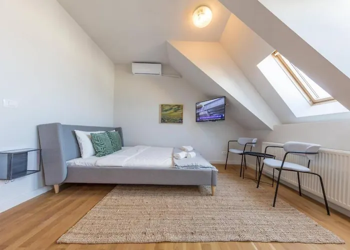 Vivando - Scandic F + Parking ブカレスト